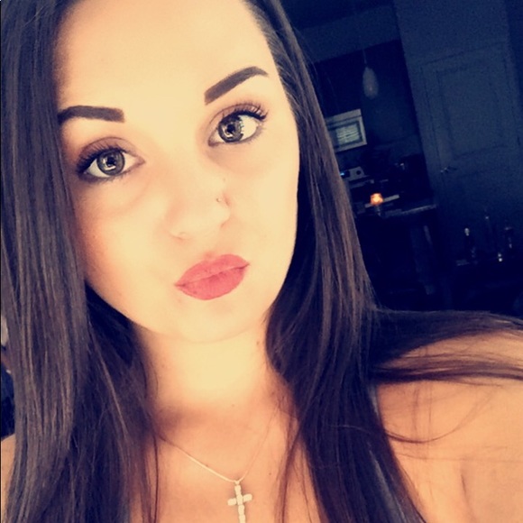 Meet your Posher, Ashlee - Picture 1 of 1